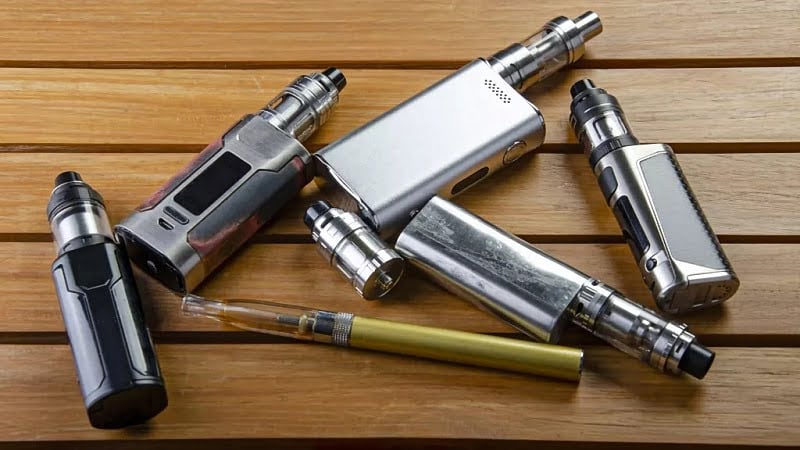 Popular vaping devices over a wood background
